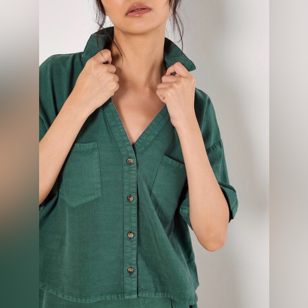 Apricot 🍑 - Green Button-Front top Set - - Picture 7 of 8